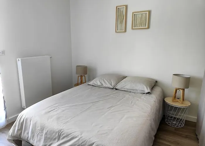 Location De A - 2 Dans Neuve *